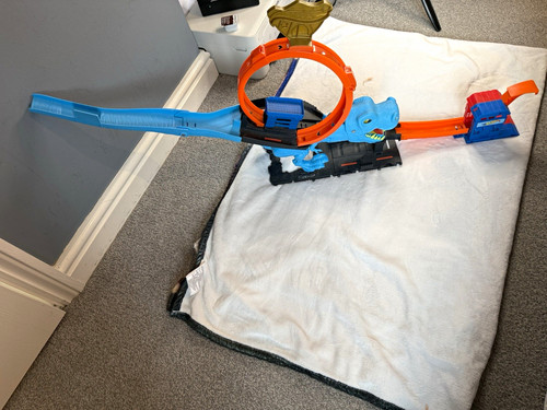 Hot wheels city loop - city,