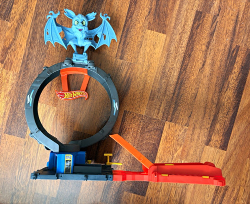 Hot wheels bat track loop - hot,