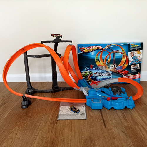 Hot wheels triple - triple, track