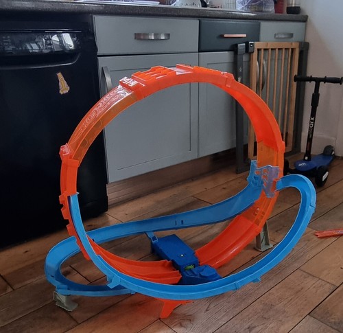 Hot wheels massive loop - massive, mayhem