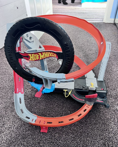 Hot wheels diecast track set - hot,