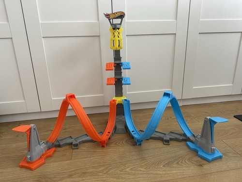 Hot wheels loop and launch - and,