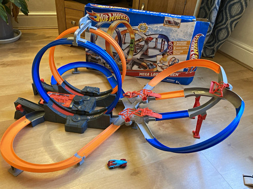 Hot wheels mega loop mayhem - hot,