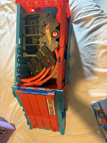 Hot wheels track builder - track,