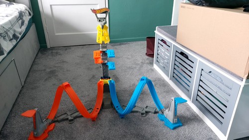 Hot wheels loop launch - hot,