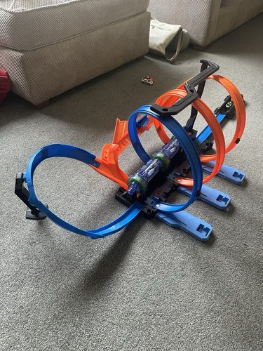 Hot wheels corkscrew crash - hot,