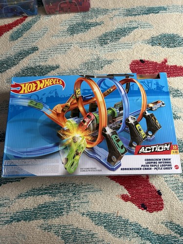 Hot wheels corkscrew crash - hot,